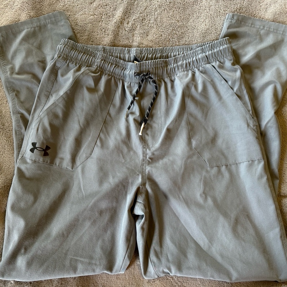 Under Armour Boys XL Light Gray Athletic Jogger Pants